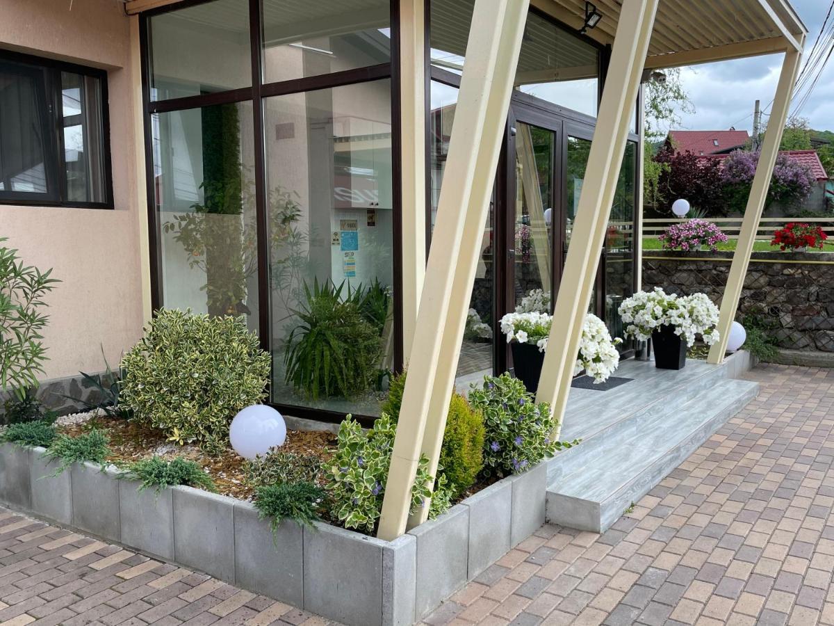 Pensiunea Prestige House Curtea de Argeş Zewnętrze zdjęcie